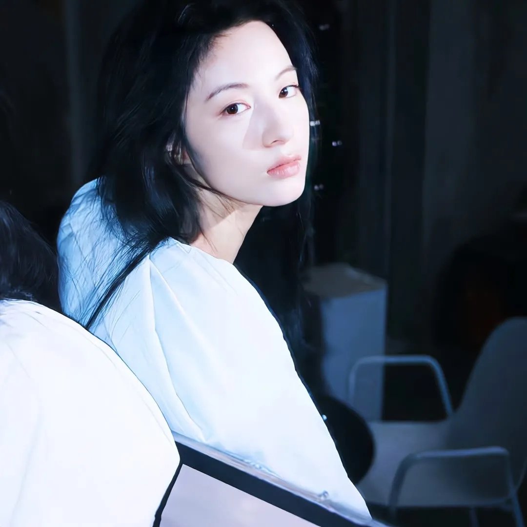 奇光下的秘密